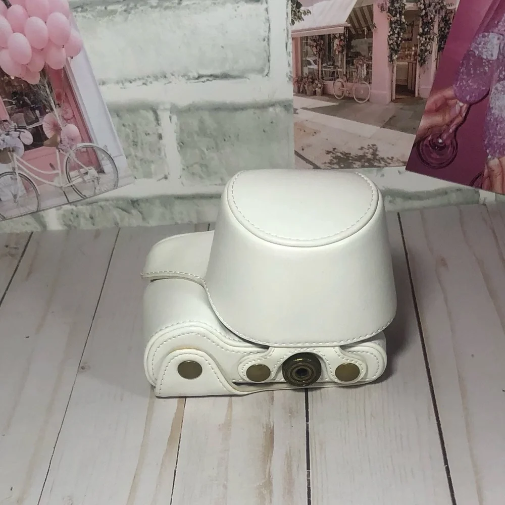 III5 MegaGear White Leather Camera Case w/Strap